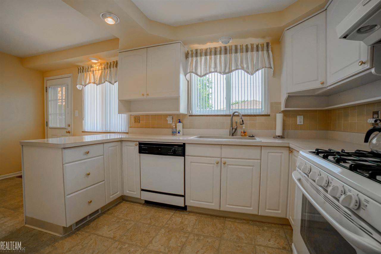 24320 Grove Street Eastpointe, MI 48021 - Photo 7 of 26 Gallery Image 7