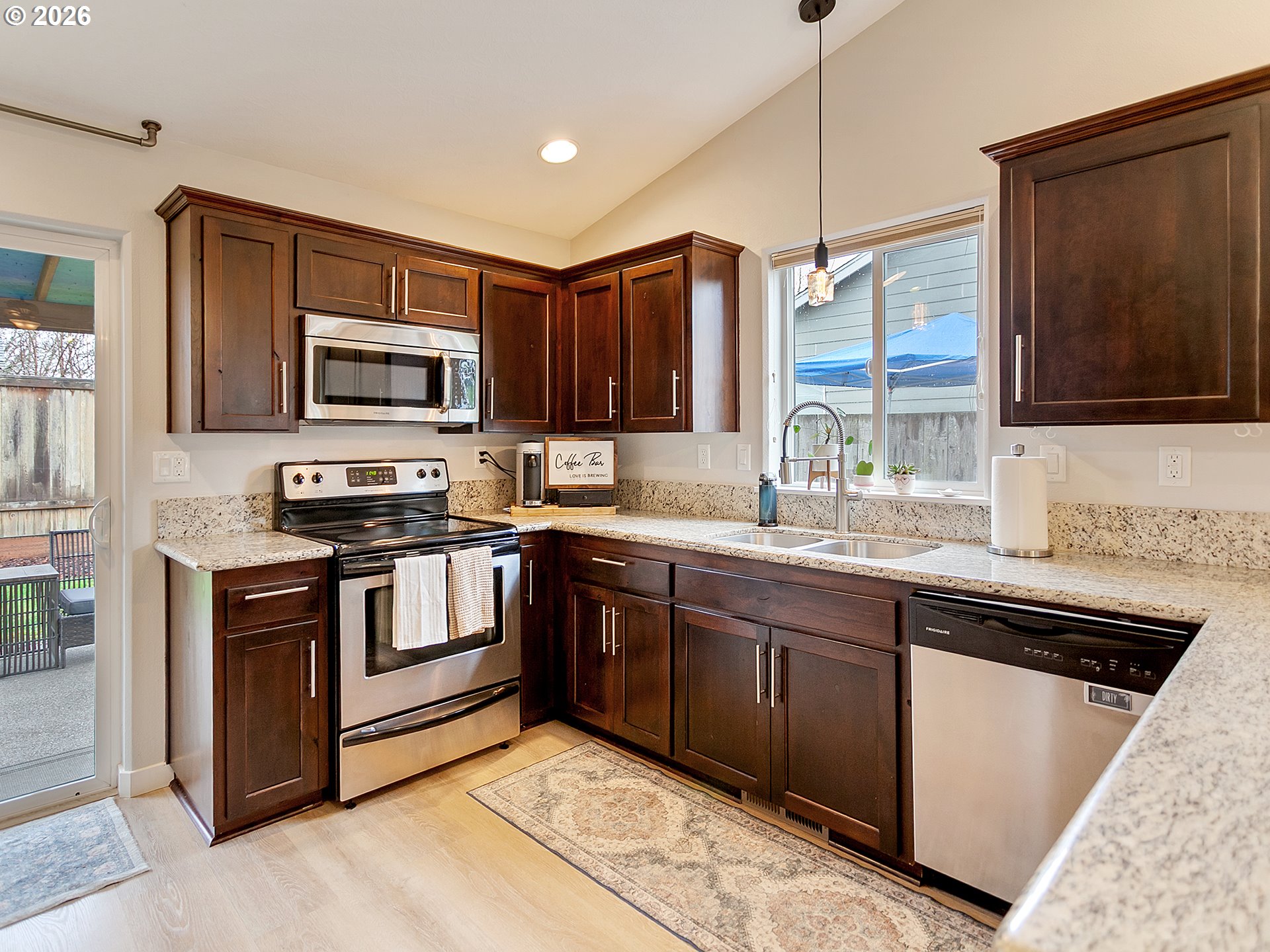 1722 Elk River Street Northwest Salem, OR 97304 - Photo 13 of 37 Kitchen