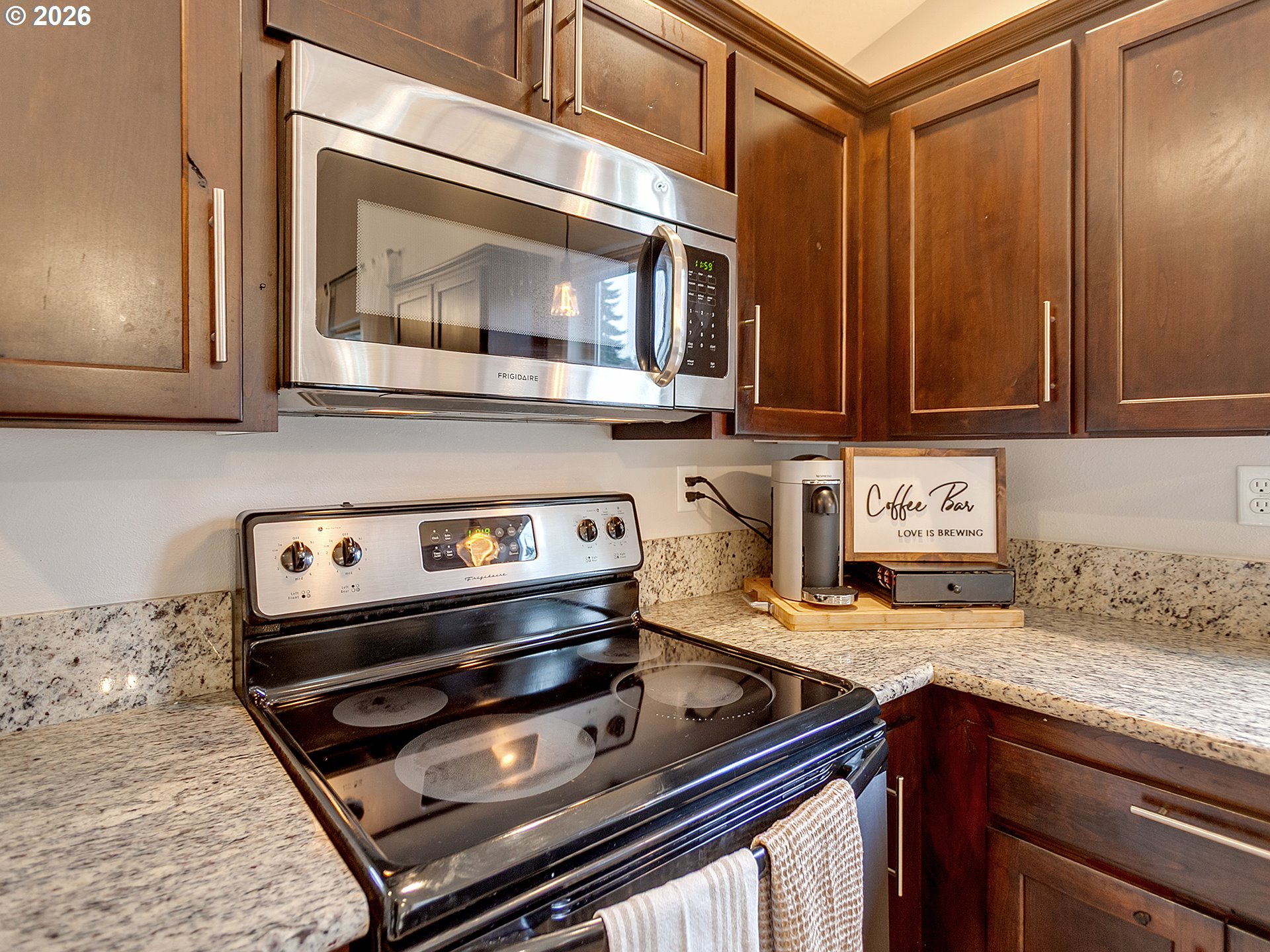 1722 Elk River Street Northwest Salem, OR 97304 - Photo 16 of 37 Kitchen