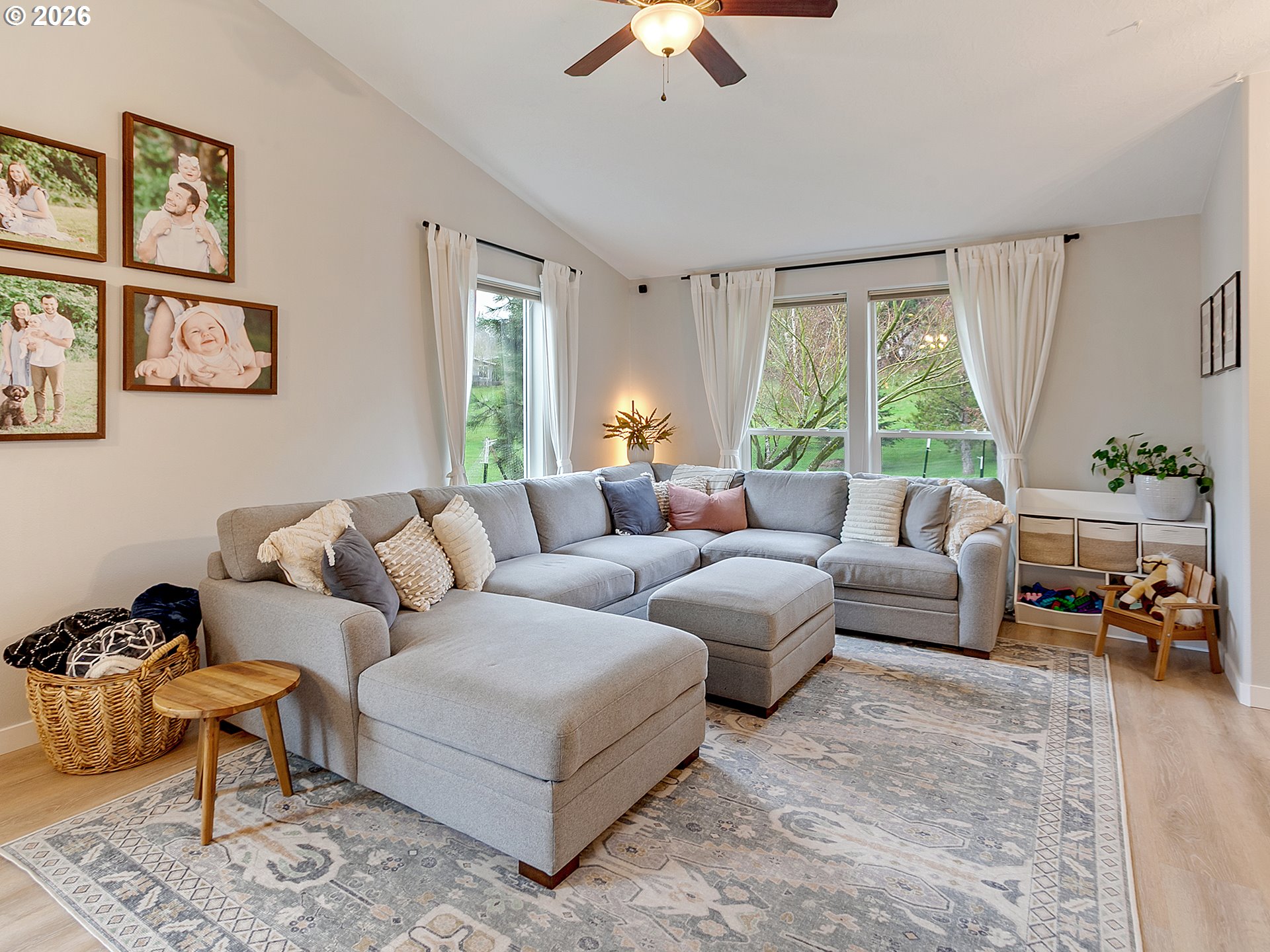 1722 Elk River Street Northwest Salem, OR 97304 - Photo 5 of 37 Living Room