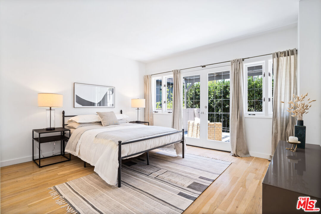 373 Mesa Road Santa Monica, CA 90402 - Photo 12 of 25 a bedroom with a bed and a large window