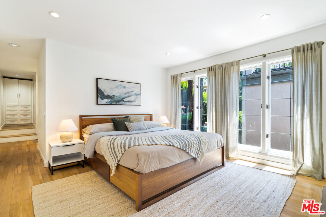 373 Mesa Road Santa Monica, CA 90402 - Photo 19 of 25 a bedroom with a large bed and a large window