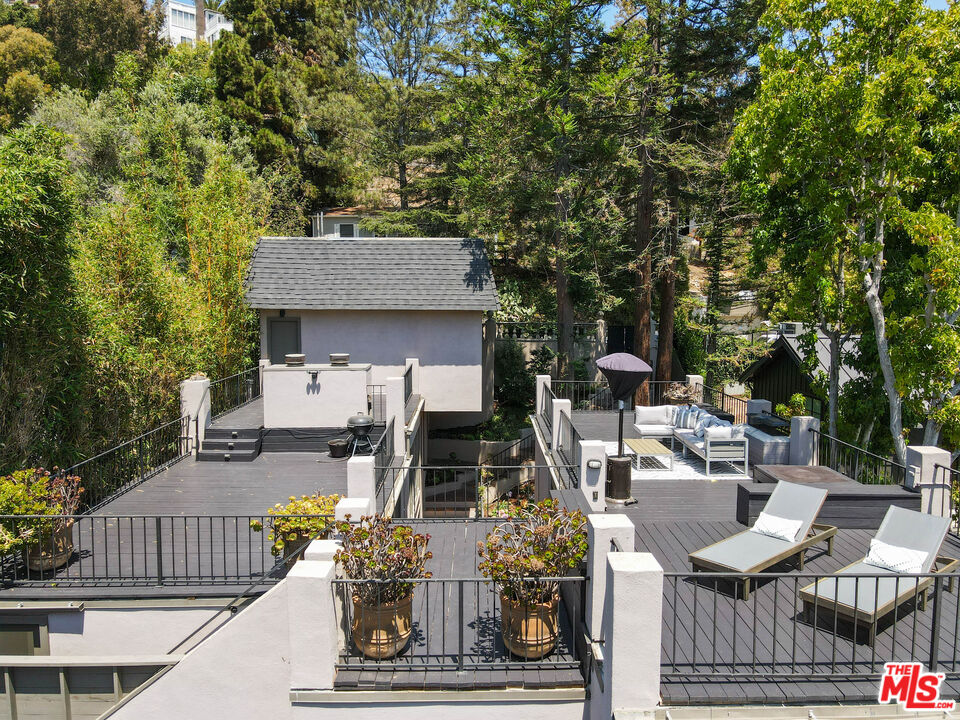 373 Mesa Road Santa Monica, CA 90402 - Photo 24 of 25 a view of a patio with table and chairs and potted plants