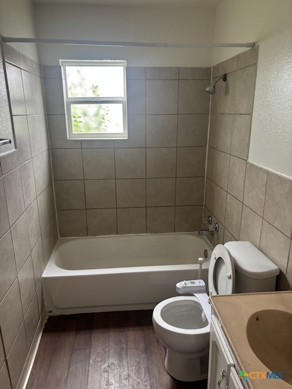 1206 Middleton Street Killeen, TX 76541 - Photo 4 of 6 a bathroom with a sink a toilet and bathtub