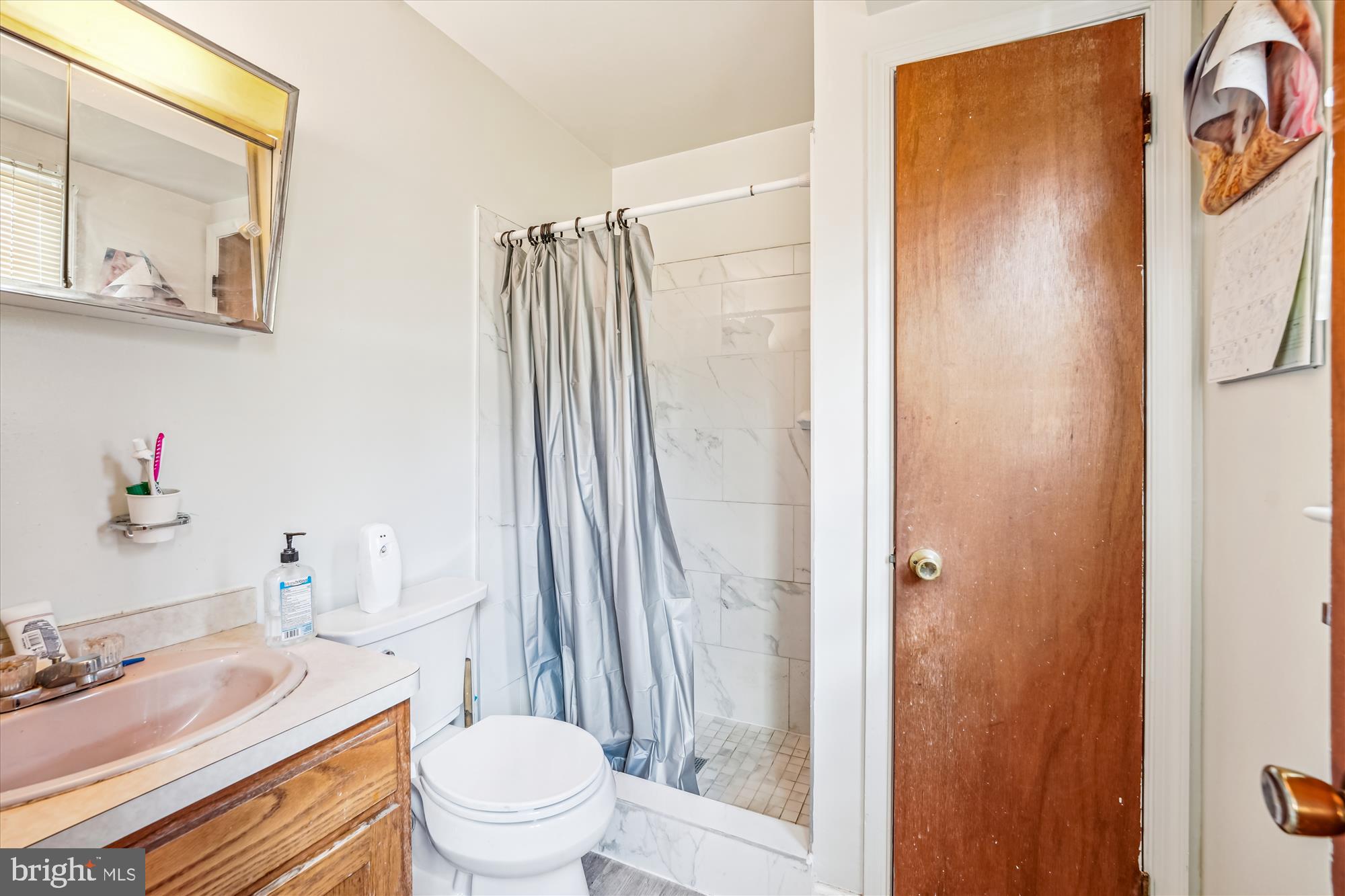 11802 Thrift Road Clinton, MD 20735 - Photo 12 of 28 Main Level Master Bathroom