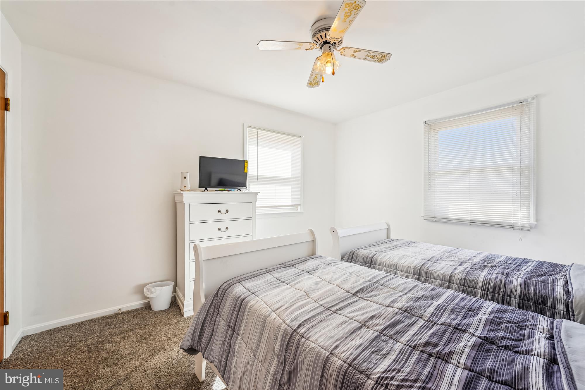 11802 Thrift Road Clinton, MD 20735 - Photo 15 of 28 Main Level 3rd Bedroom