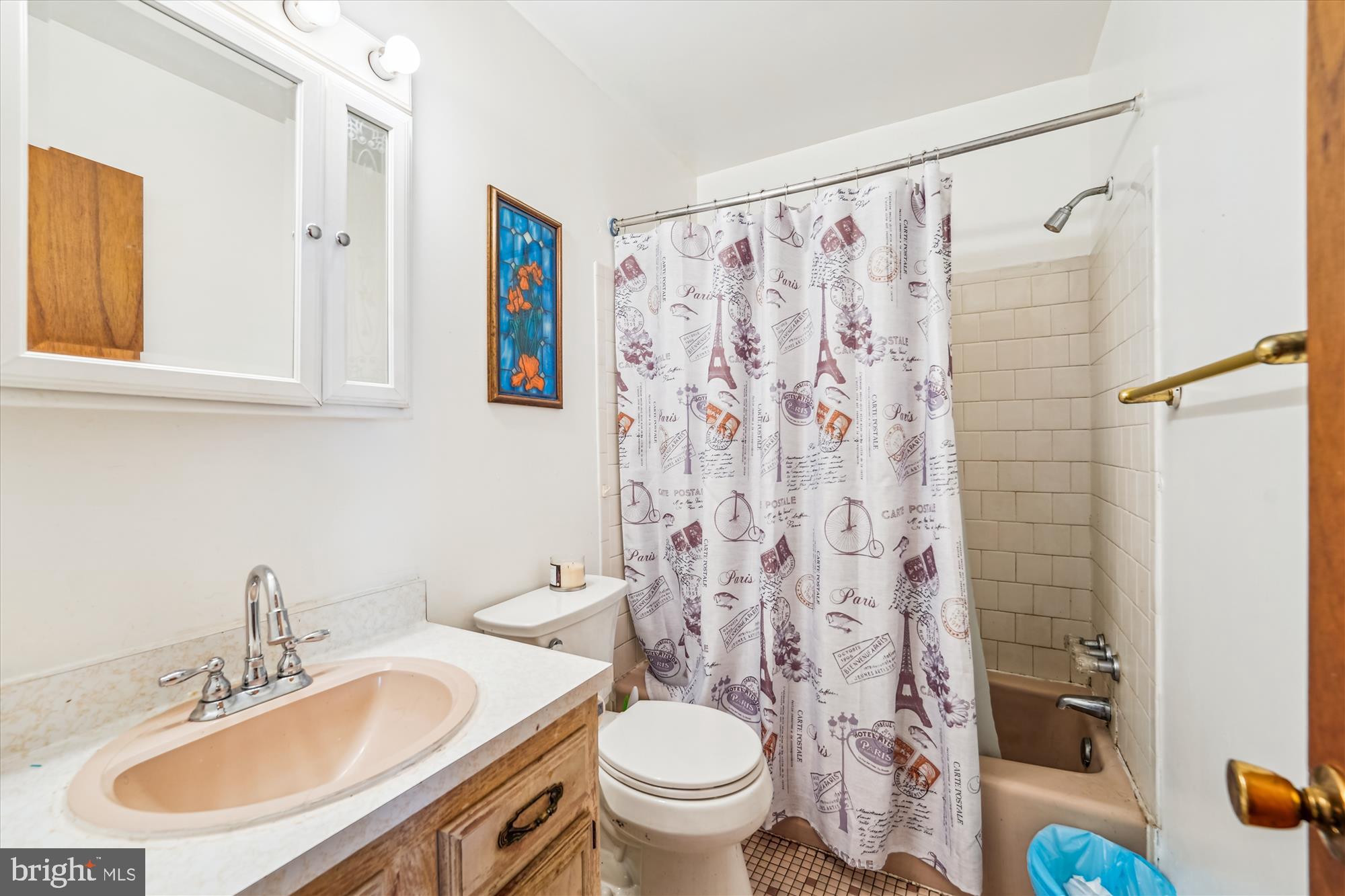 11802 Thrift Road Clinton, MD 20735 - Photo 19 of 28 Main Level Guest Bathroom