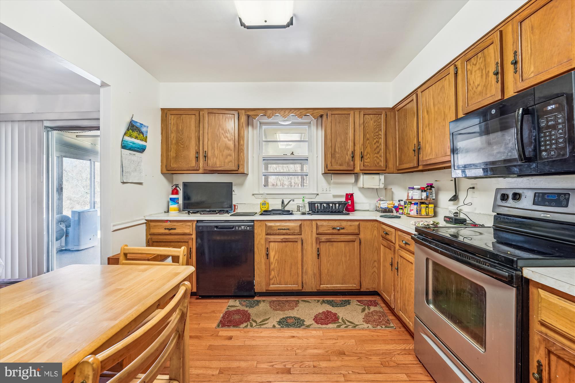 11802 Thrift Road Clinton, MD 20735 - Photo 3 of 28 Main Level Kitchen