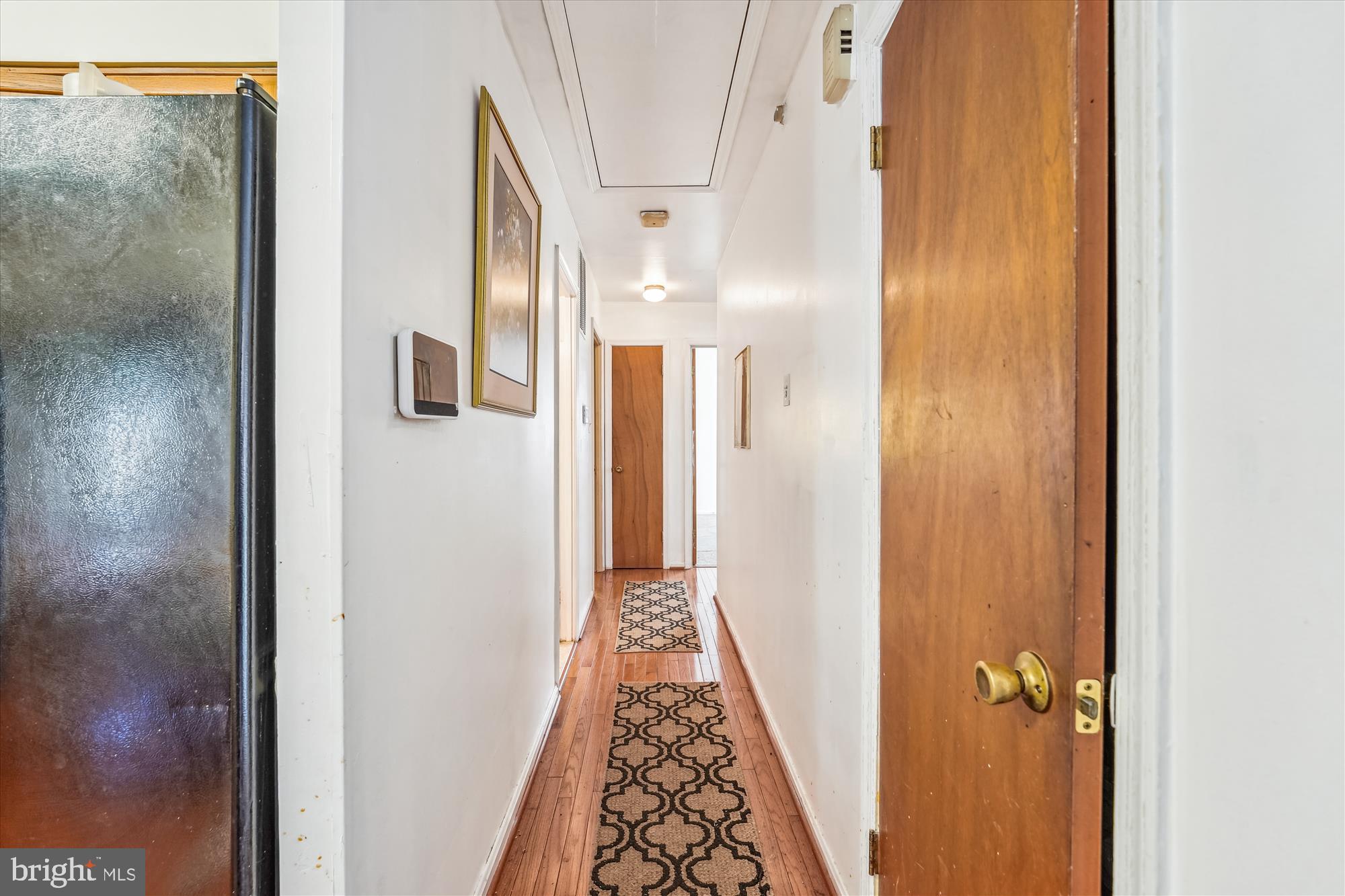 11802 Thrift Road Clinton, MD 20735 - Photo 9 of 28 Main Level Hallway