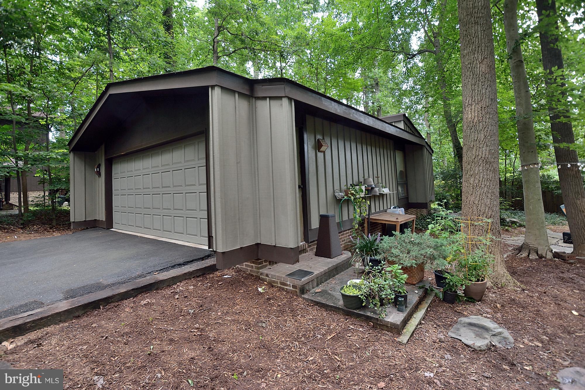 7109 Triad Way Springfield, VA 22151 - Photo 3 of 30 Exterior (Front)