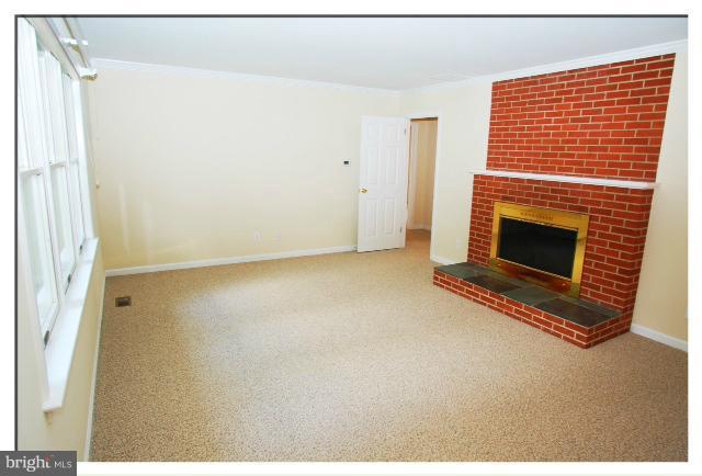 5468 Brooks Woods Road Lothian, MD 20711 - Photo 8 of 24 Living Room