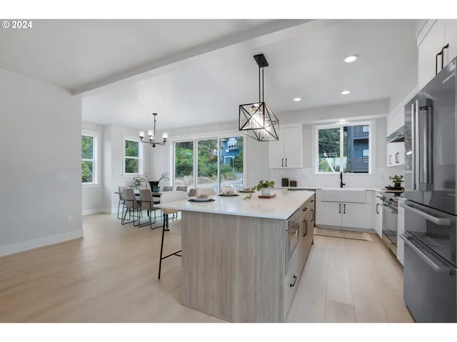 $924,860 | 6022 Southwest 18th Drive, Portland, OR 97239