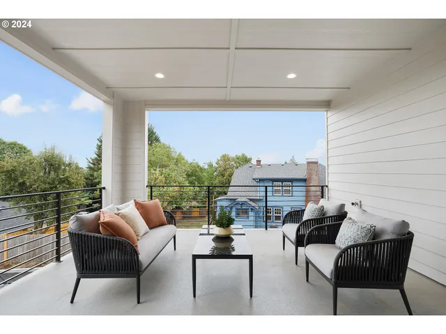 $924,860 | 6022 Southwest 18th Drive, Portland, OR 97239