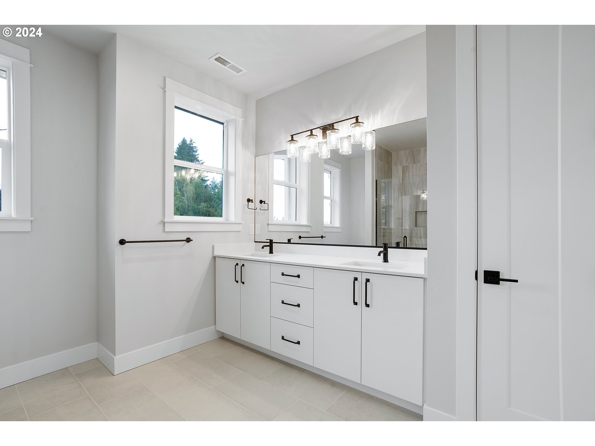 6022 Southwest 18th Drive Portland, OR 97239 - Photo 22 of 36 Bathroom, Attached