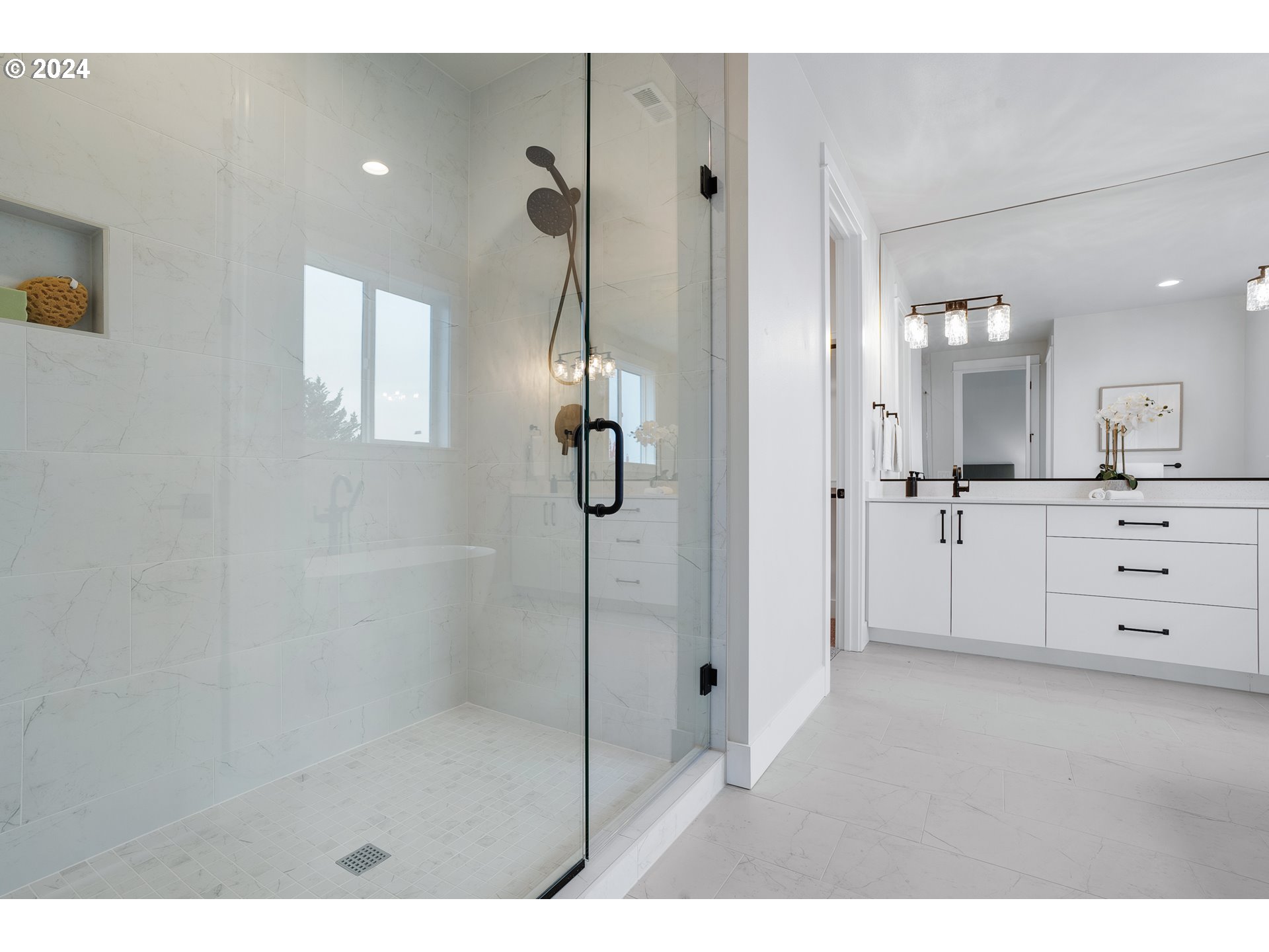 6022 Southwest 18th Drive Portland, OR 97239 - Photo 24 of 36 Bathroom, Attached