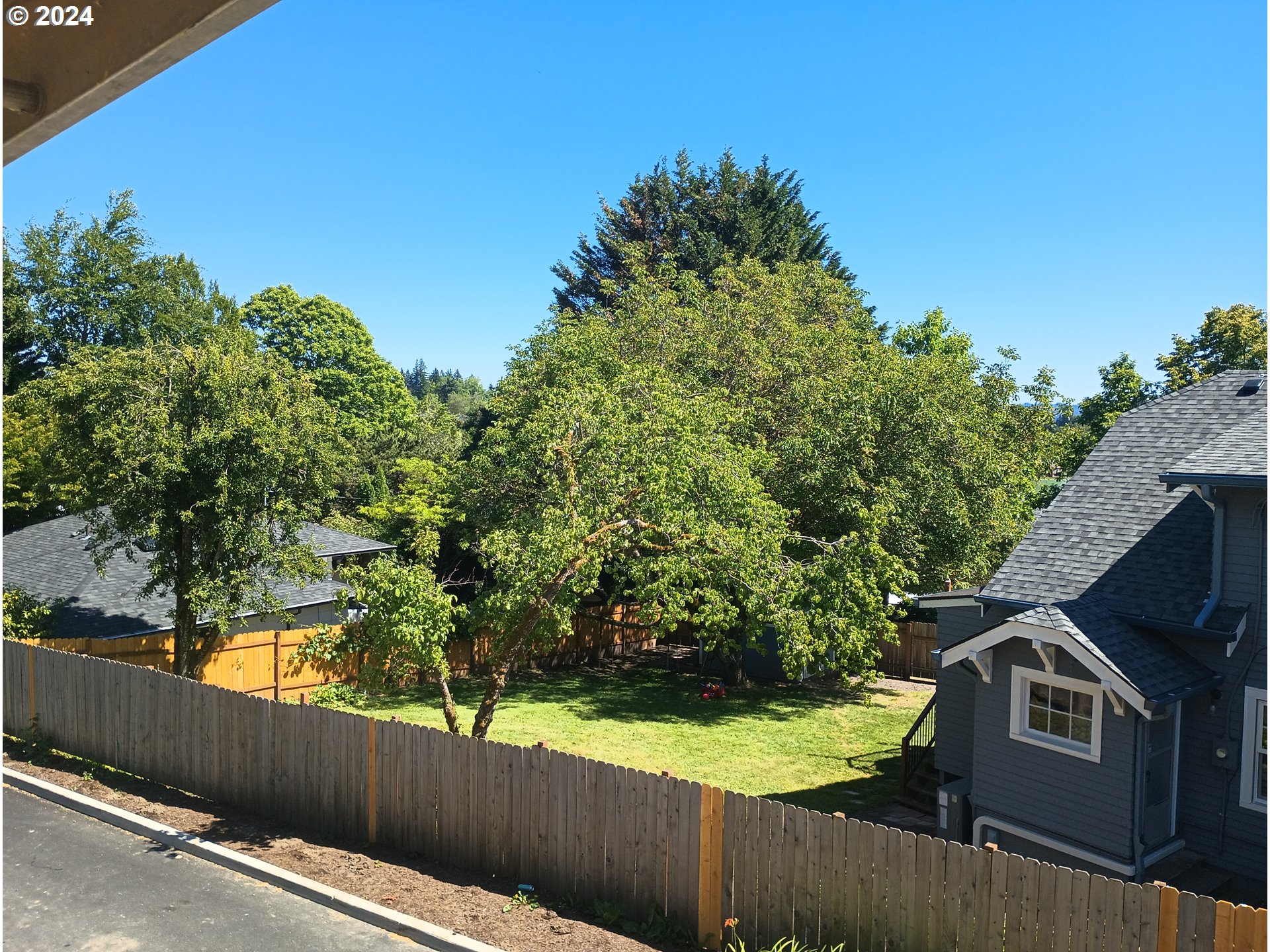 6022 Southwest 18th Drive Portland, OR 97239 - Photo 27 of 36