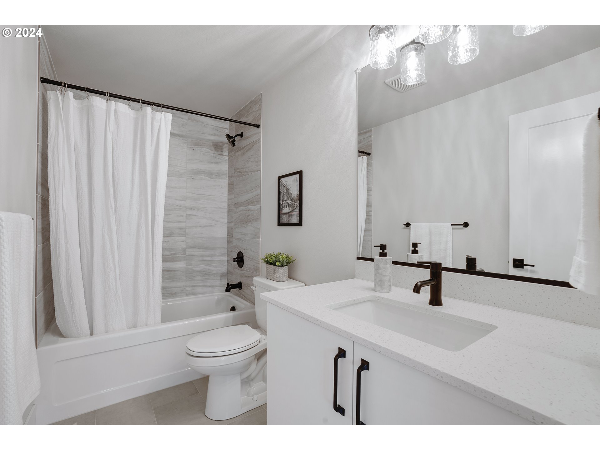 6022 Southwest 18th Drive Portland, OR 97239 - Photo 29 of 36 Bathroom