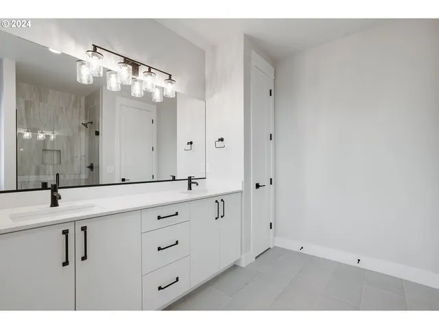 $924,860 | 6022 Southwest 18th Drive, Portland, OR 97239