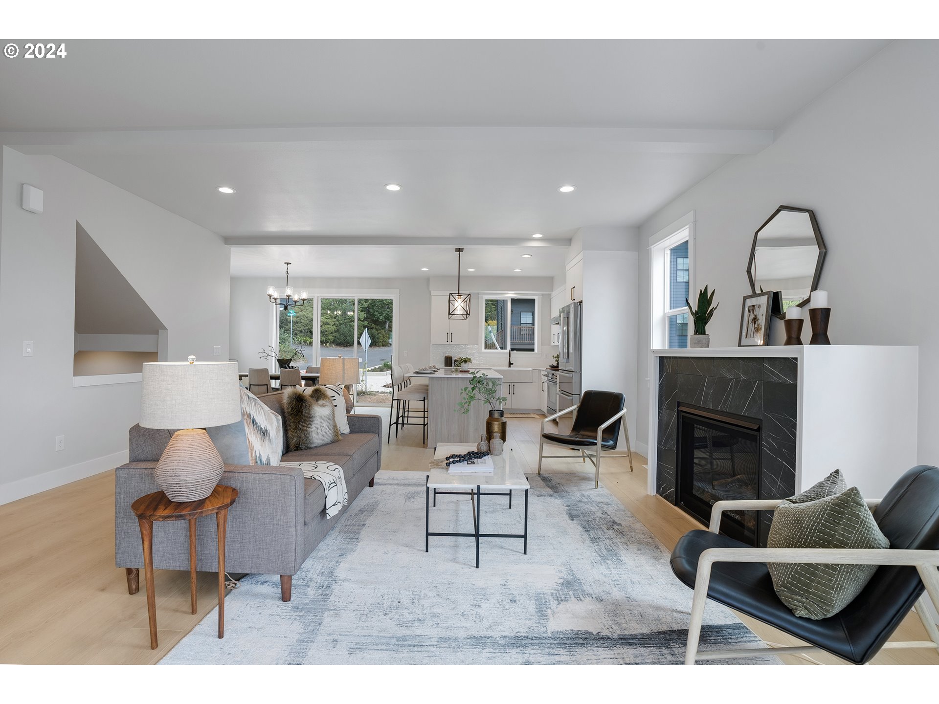 6022 Southwest 18th Drive Portland, OR 97239 - Photo 5 of 36