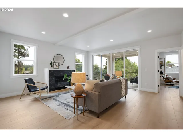 $924,860 | 6022 Southwest 18th Drive, Portland, OR 97239