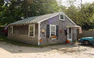 a view of a house with a yard and garage