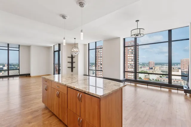 $3,650 | 201 South 11th Street, Unit 1700, Minneapolis, MN 55403