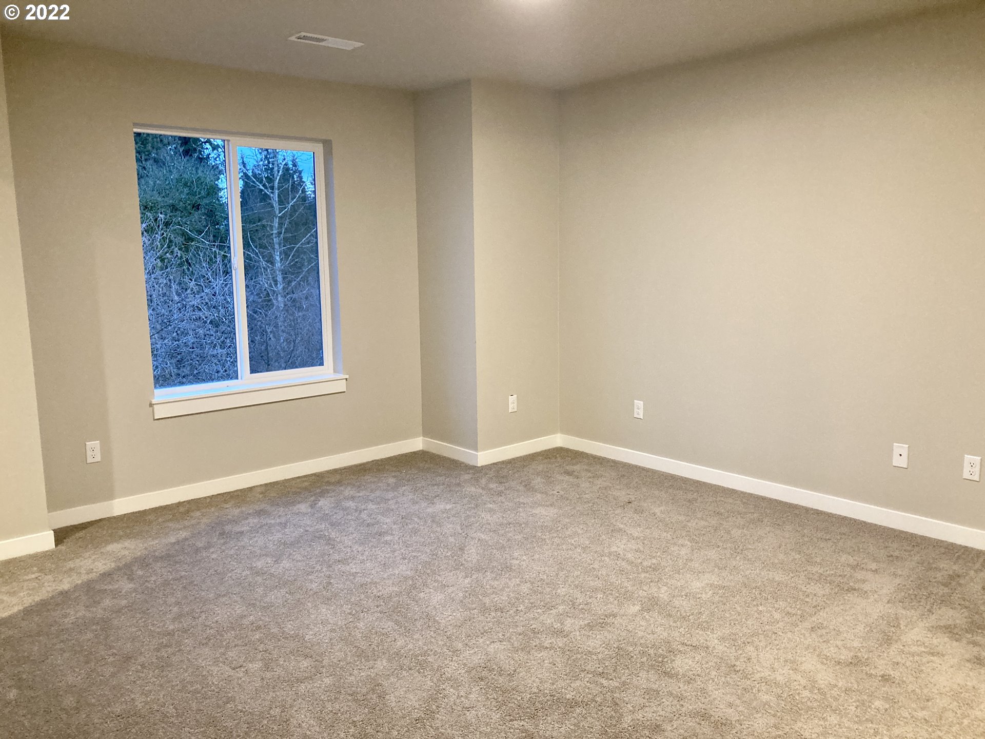 7315 South 13th Street Ridgefield, WA 98642 - Photo 10 of 11 an empty room with a window