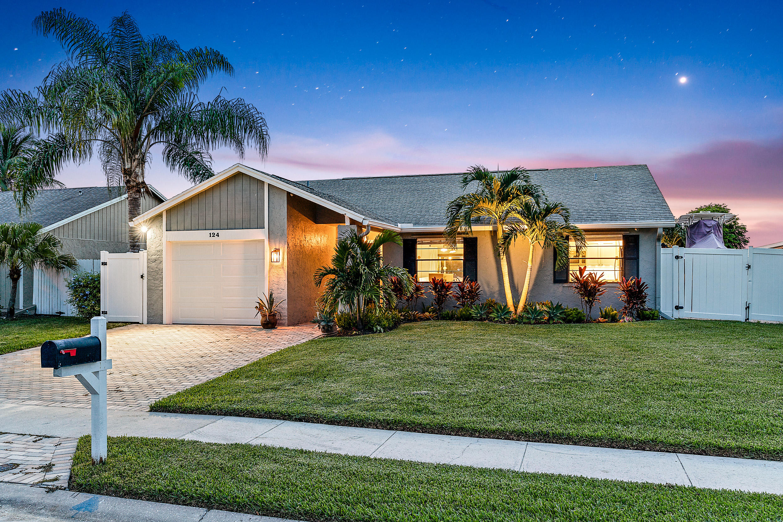124 Timberline Drive Jupiter, FL 33458 - Photo 27 of 27 124 Timberline Dr Twilights-12