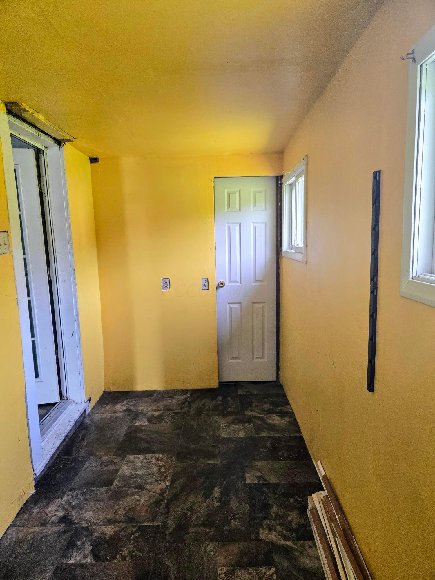 8093 Fox Road Cambridge, OH 43725 - Photo 7 of 17 20240618_125208~2