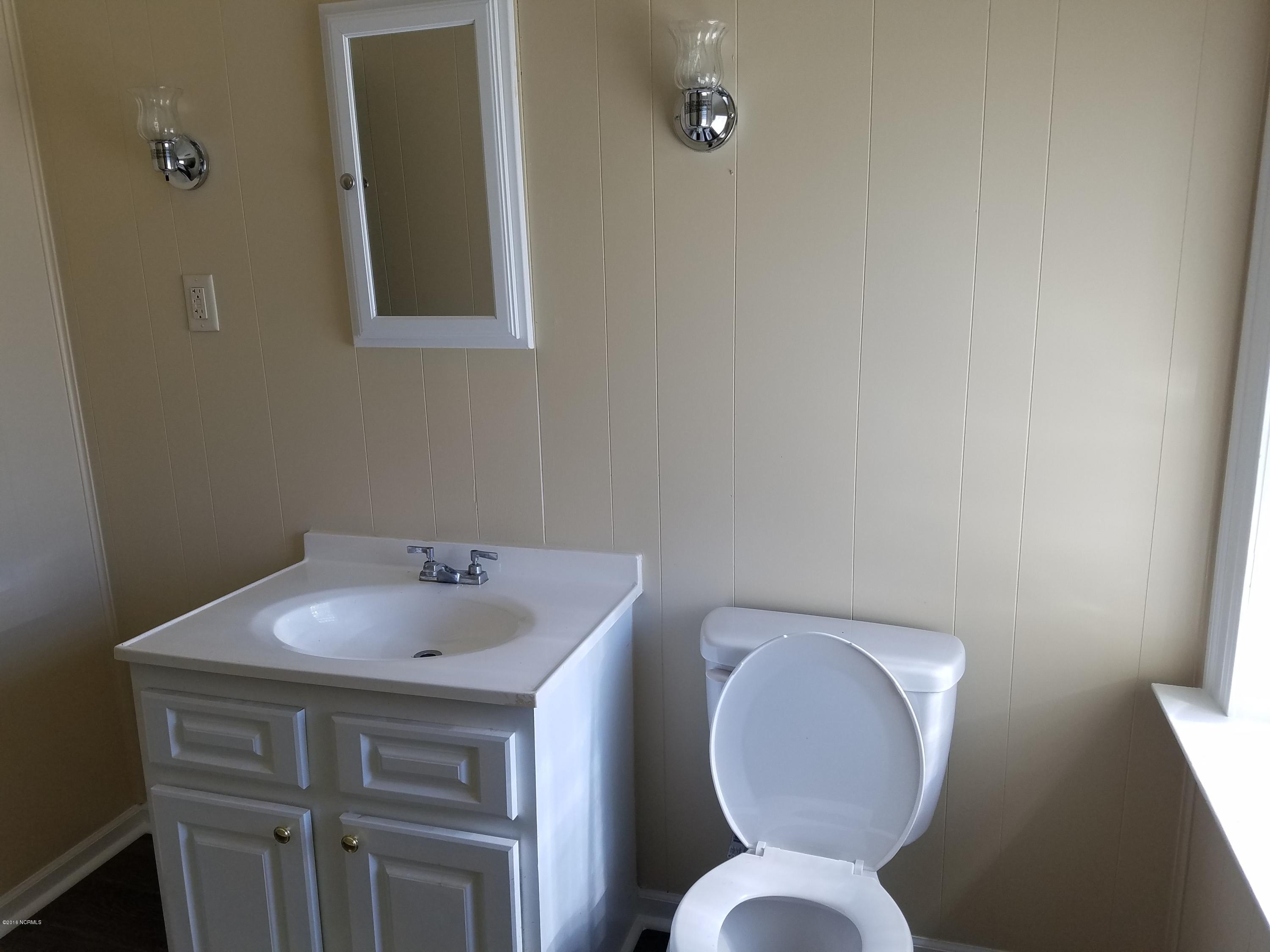 217 Neuse Road Kinston, NC 28501 - Photo 18 of 23 Bath 2