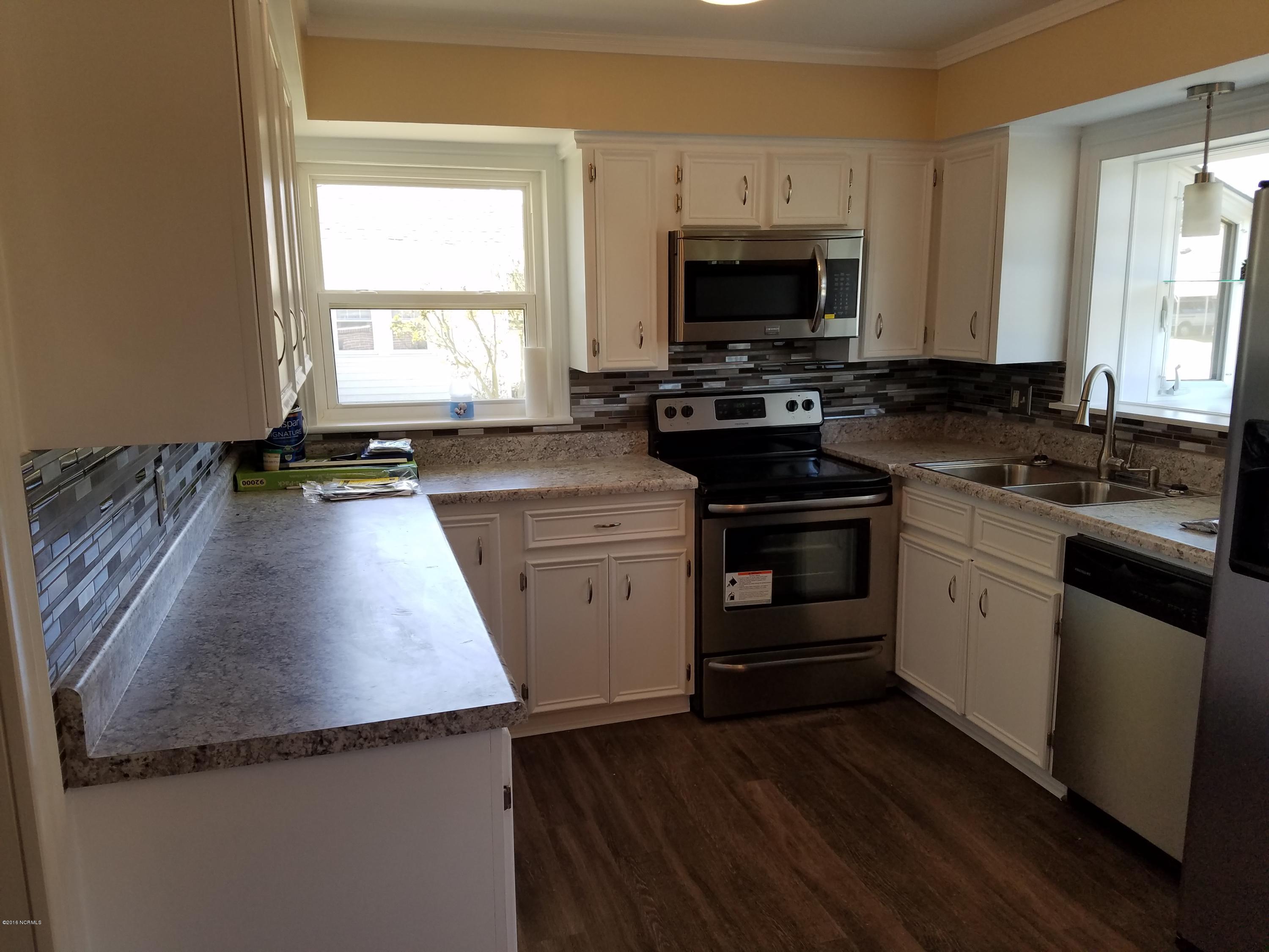 217 Neuse Road Kinston, NC 28501 - Photo 8 of 23 Kitchen