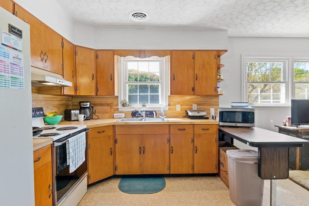 2030 Pipers Gap Road Galax, VA 24333 - Photo 27 of 56 Gallery Image 27