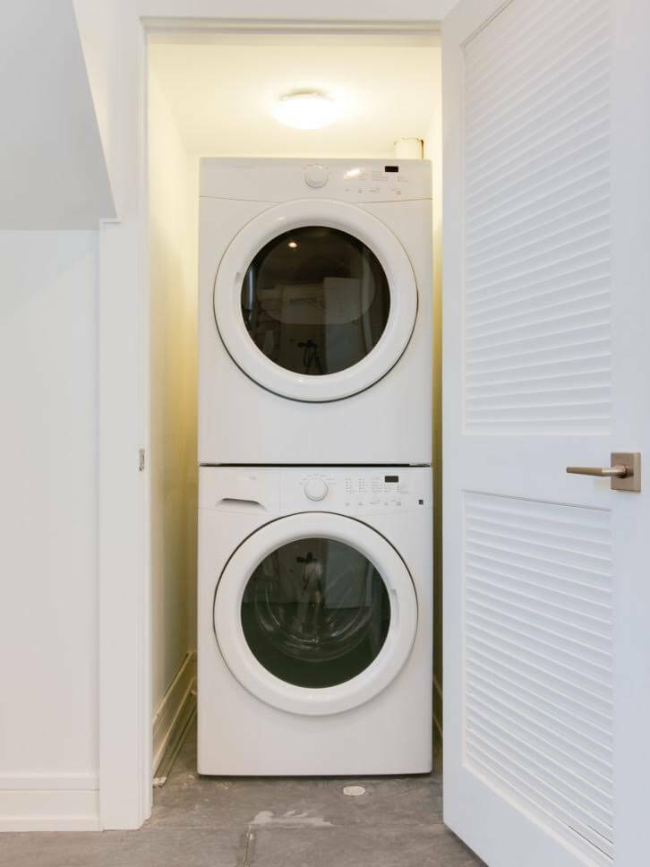 1157 West 18th Street Chicago, IL 60608 - Photo 3 of 8 a utility room with dryer and washer