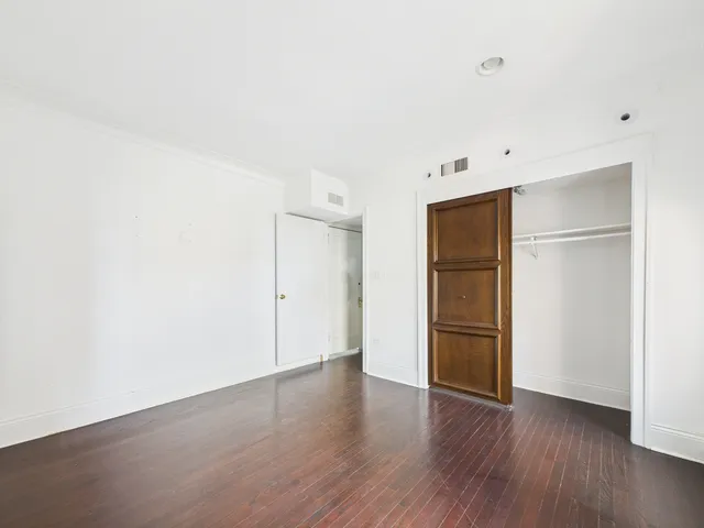 $309,900 | 5555 South Everett Avenue, Unit B34, Chicago, IL 60637