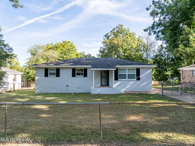 $137,900 | 300 East Valley Avenue, Holly Springs, MS 38635