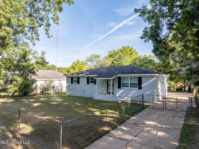 $137,900 | 300 East Valley Avenue, Holly Springs, MS 38635