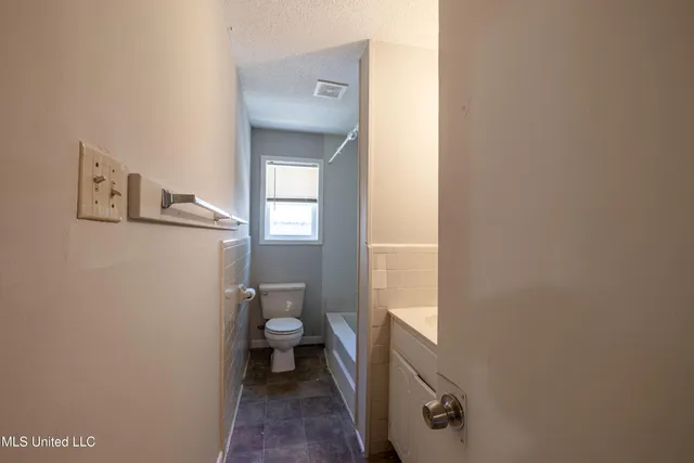 $137,900 | 300 East Valley Avenue, Holly Springs, MS 38635