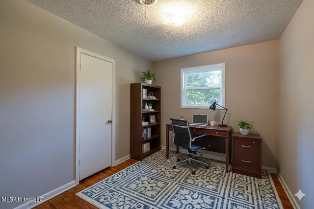 $137,900 | 300 East Valley Avenue, Holly Springs, MS 38635