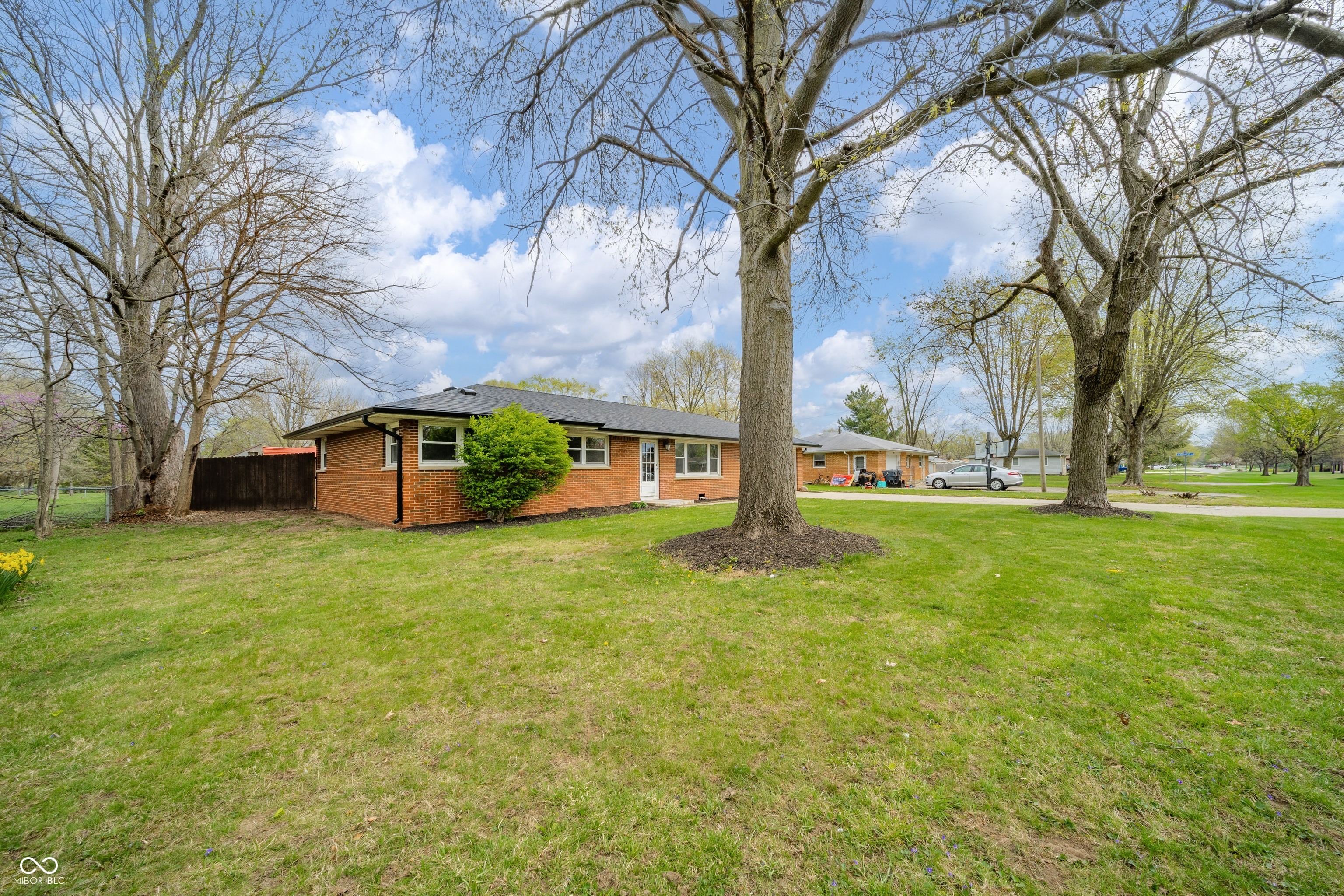 916 Slack Drive Anderson, IN 46013 - Photo 2 of 23