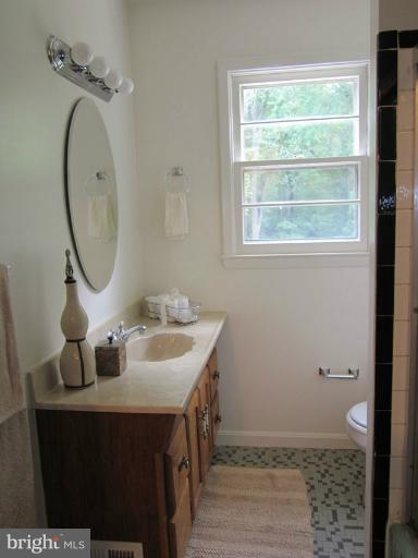 8819 Battery Road Alexandria, VA 22308 - Photo 13 of 18 Upper Level Bath