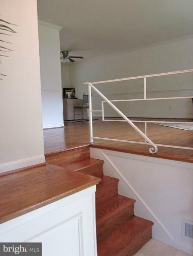 8819 Battery Road Alexandria, VA 22308 - Photo 3 of 18 Entrance to Main Level