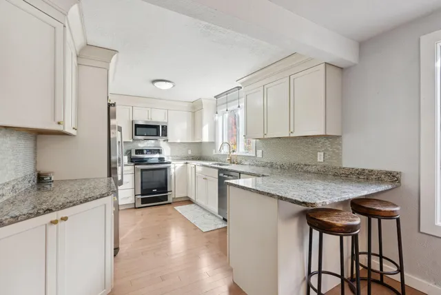 $849,000 | 15 Susan Lane, Falmouth, ME 04105