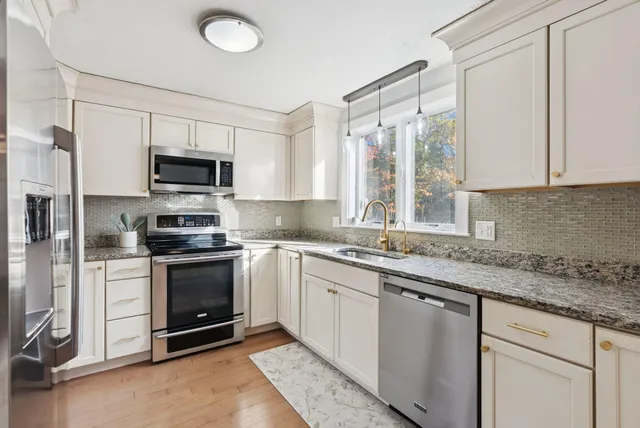 $849,000 | 15 Susan Lane, Falmouth, ME 04105