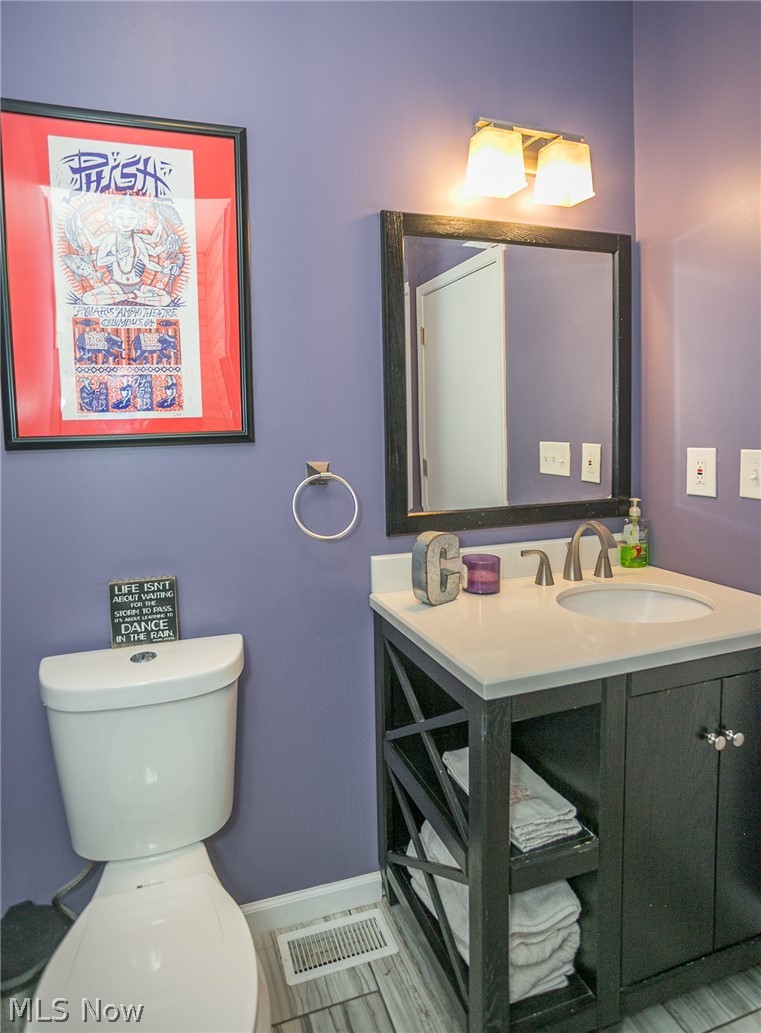 6487 Kerneywood Road Parma, OH 44129 - Photo 15 of 34 Guest bath, main level.