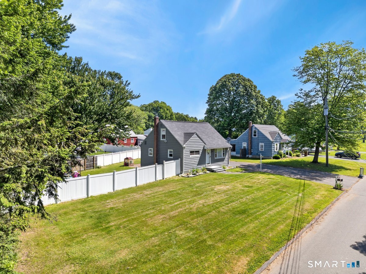 1 Leonard Road Enfield, CT 06082 - Photo 3 of 40