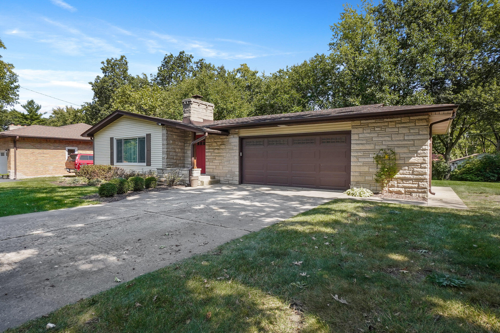 744 South Court Street Crown Point, IN 46307 - Photo 3 of 31 2048x1365