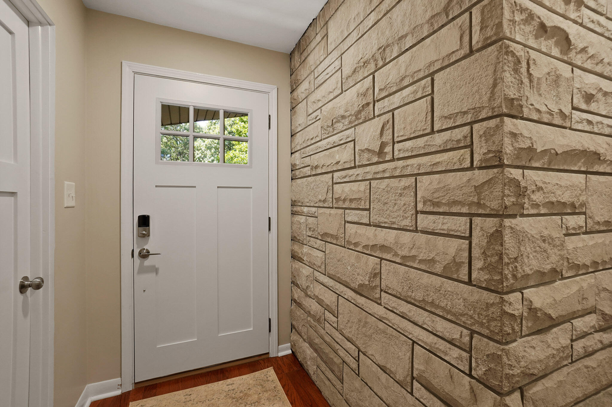 744 South Court Street Crown Point, IN 46307 - Photo 4 of 31 2048x1365