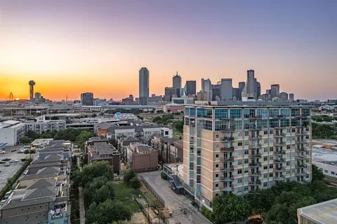 $425,000 | 1001 Belleview Street, Unit 305, Dallas, TX 75215