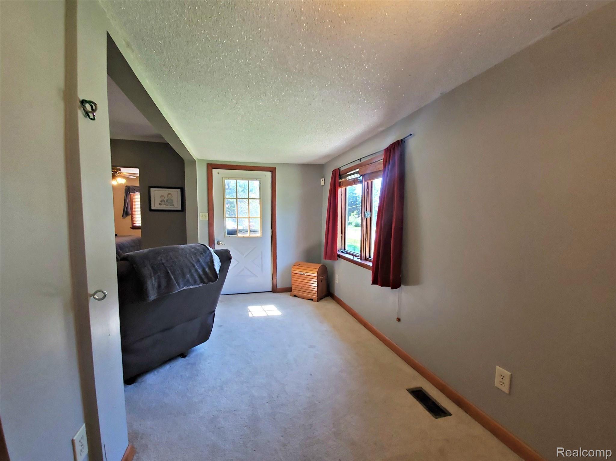 2405 South Vassar Road Davison, MI 48423 - Photo 16 of 54 16.jpg