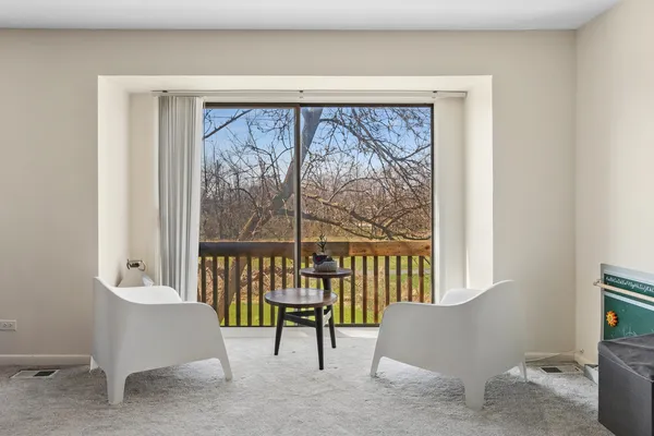$185,000 | 6818 Roberts Drive, Unit 6, Woodridge, IL 60517